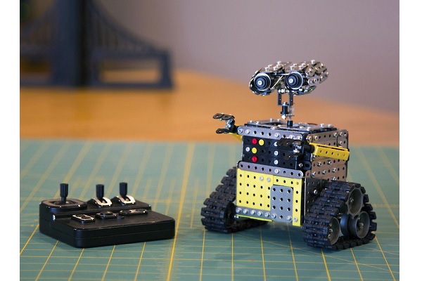 Real Engineering/Real Construction: RC Robot